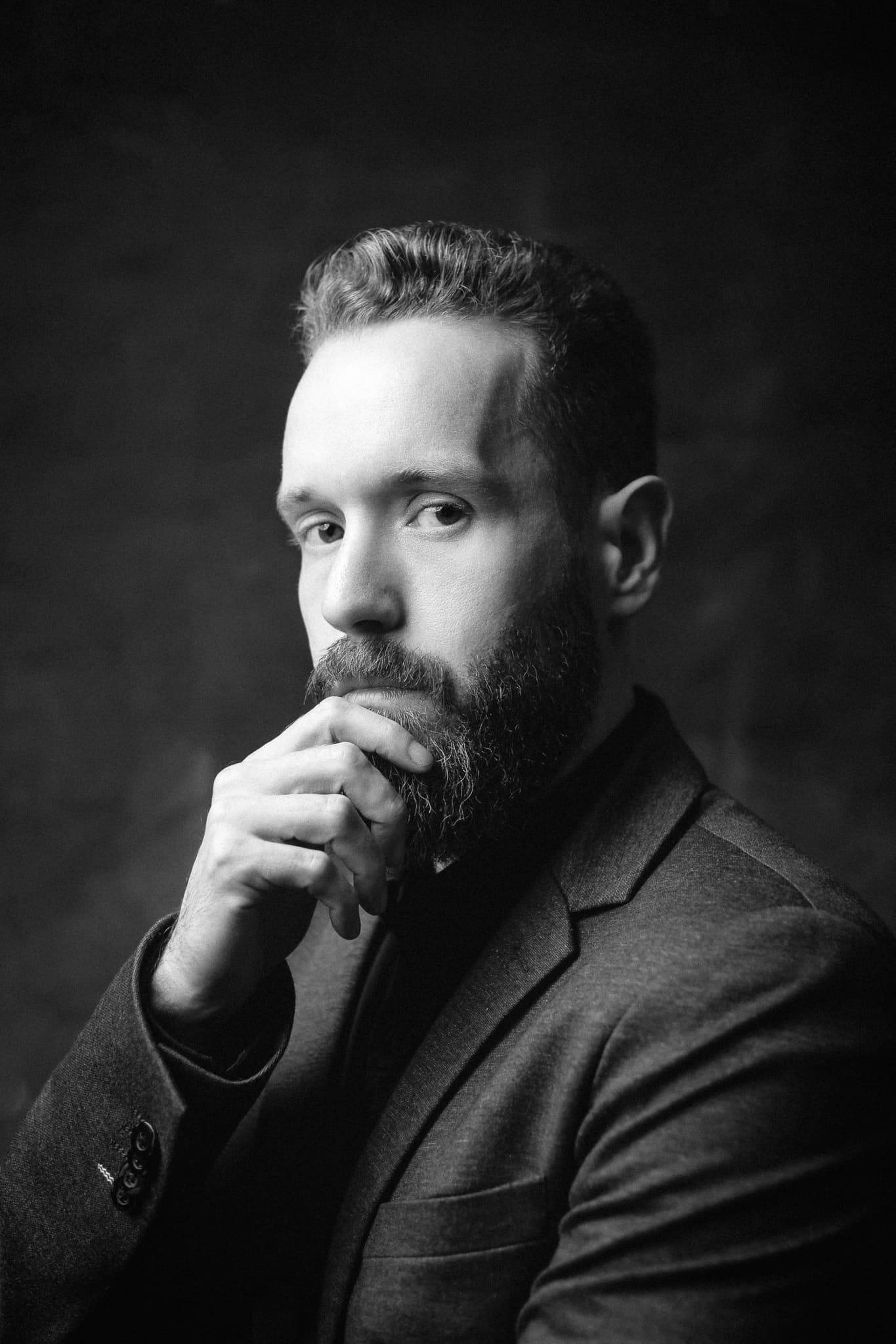 Retrato profissional em preto e branco